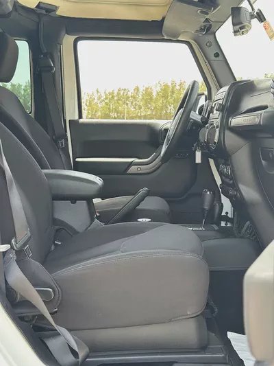 EXCELLENT CONDITION | ORIGINAL PAINT | GCC | JEEP WRANGLER SPORT 2014-11