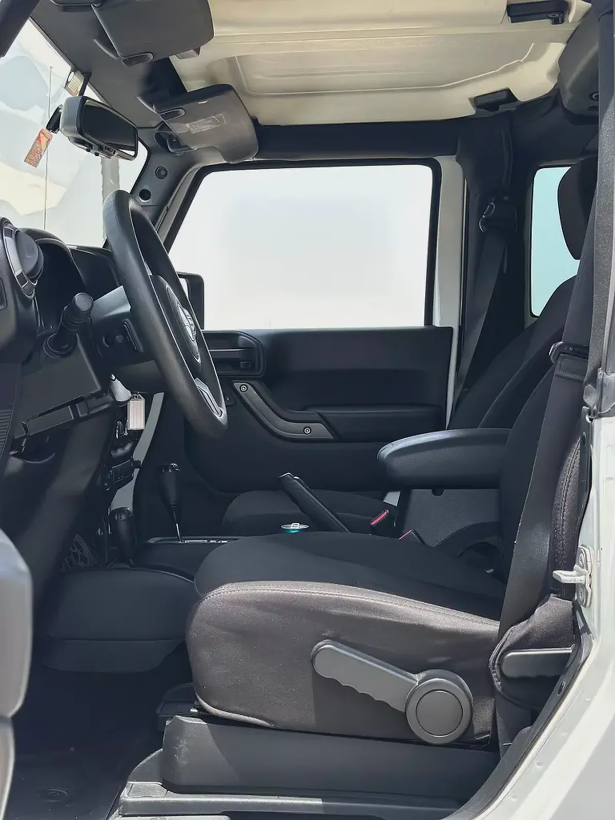 EXCELLENT CONDITION | ORIGINAL PAINT | GCC | JEEP WRANGLER SPORT 2014-9-9
