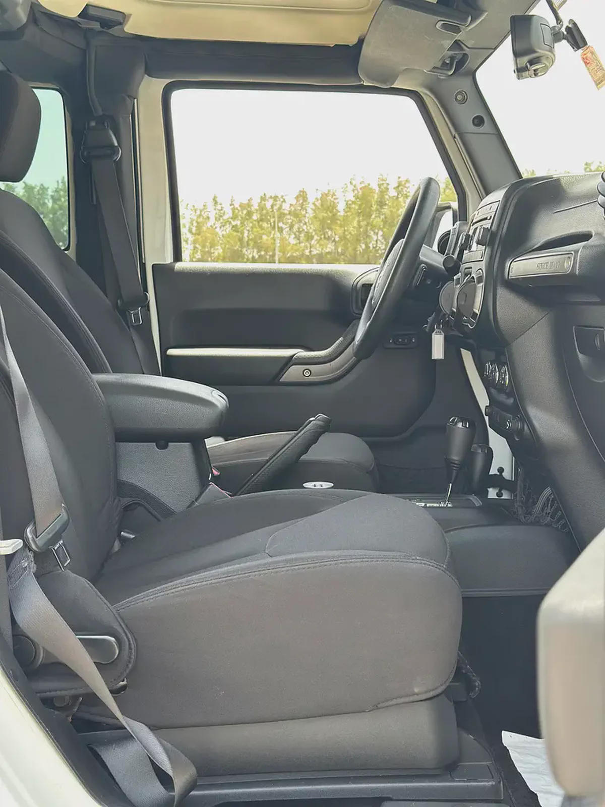 EXCELLENT CONDITION | ORIGINAL PAINT | GCC | JEEP WRANGLER SPORT 2014-11-11