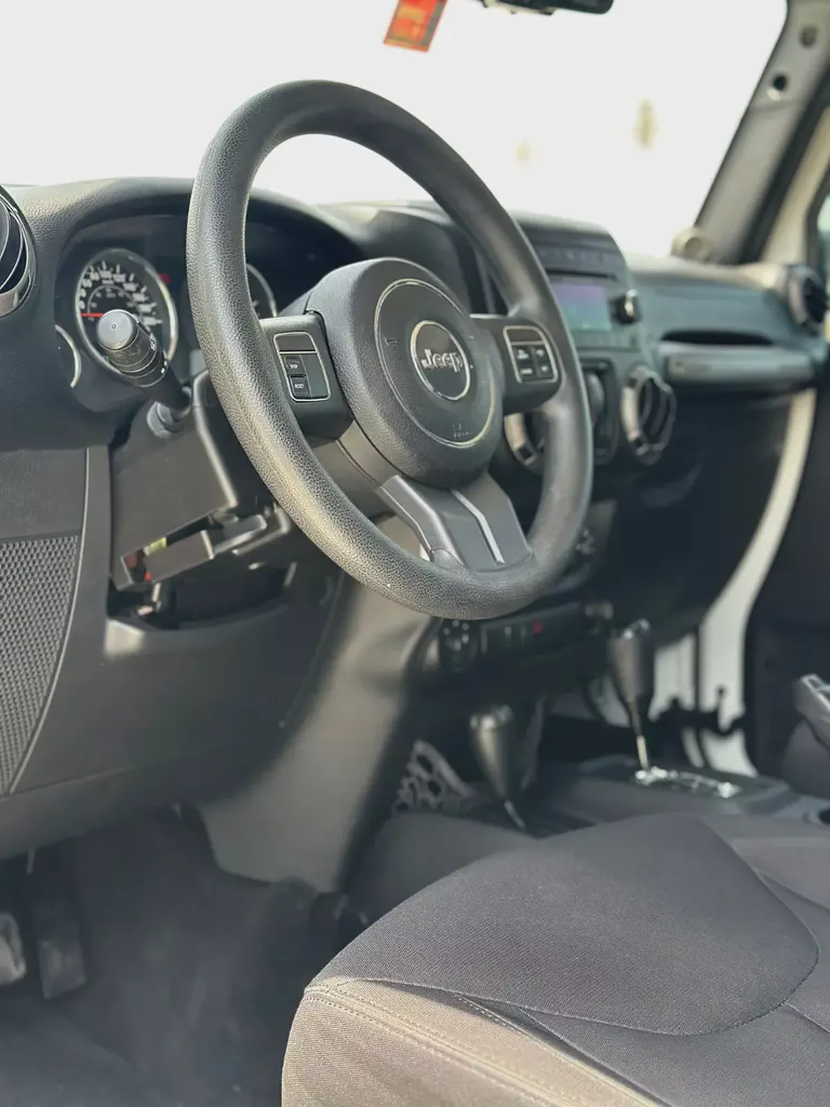 EXCELLENT CONDITION | ORIGINAL PAINT | GCC | JEEP WRANGLER SPORT 2014-8-8