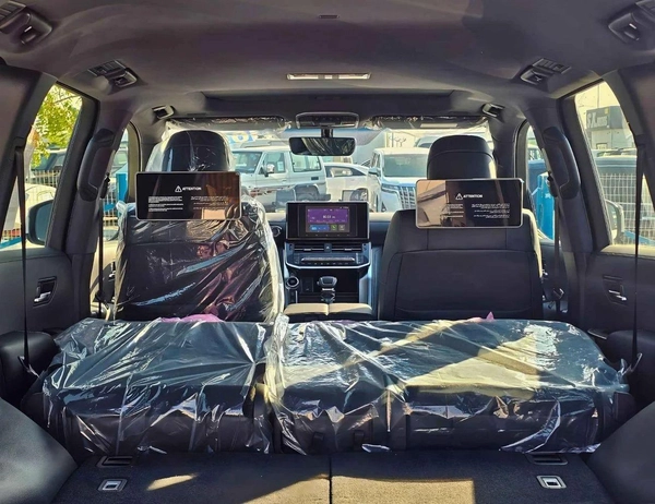 Toyota Land Cruiser GXR TWIN TURBO /REAR ENTERTAINMENT SCREEN /SUNROOF/FRONT PWR SEATS (CODE#GXR3M2)