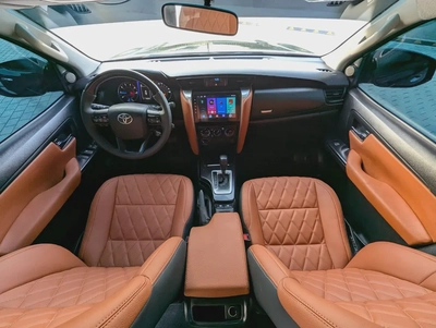 TOYOTA FORTUNER 2020 FACELIFTED 2025 DIESEL V4 GCC IN EXCELLENT CONDITION-2
