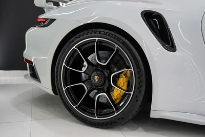 Porsche 911 Turbo S Cabriolet-4