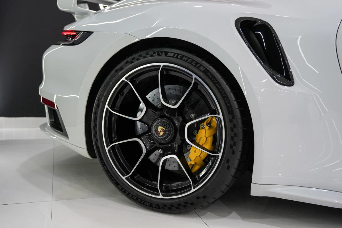 Porsche 911 Turbo S Cabriolet-4-4