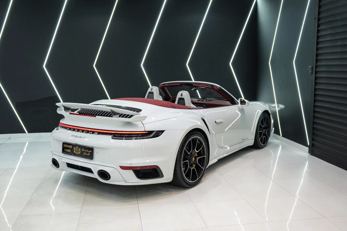 Porsche 911 Turbo S Cabriolet-6-6