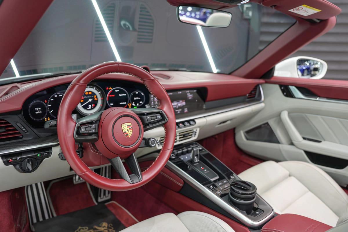 Porsche 911 Turbo S Cabriolet-9-9
