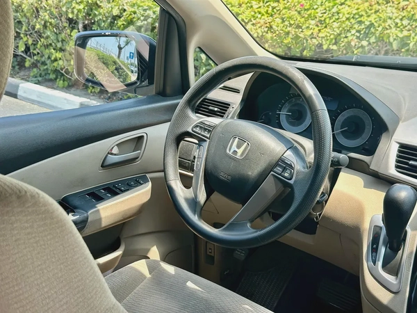 Honda Odyssey EX 2012 GCC Specs well maintained