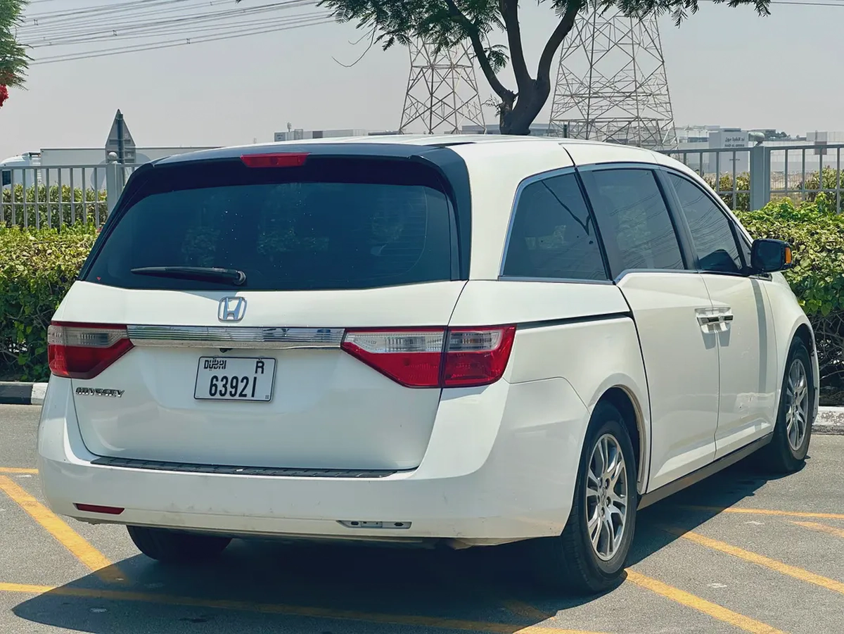 Honda Odyssey EX 2012 GCC Specs well maintained-2-2