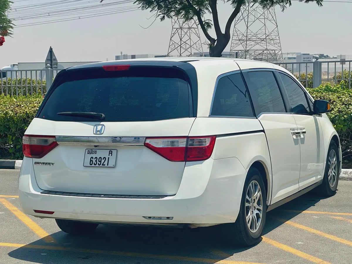 Honda Odyssey EX 2012 GCC Specs well maintained-3-3