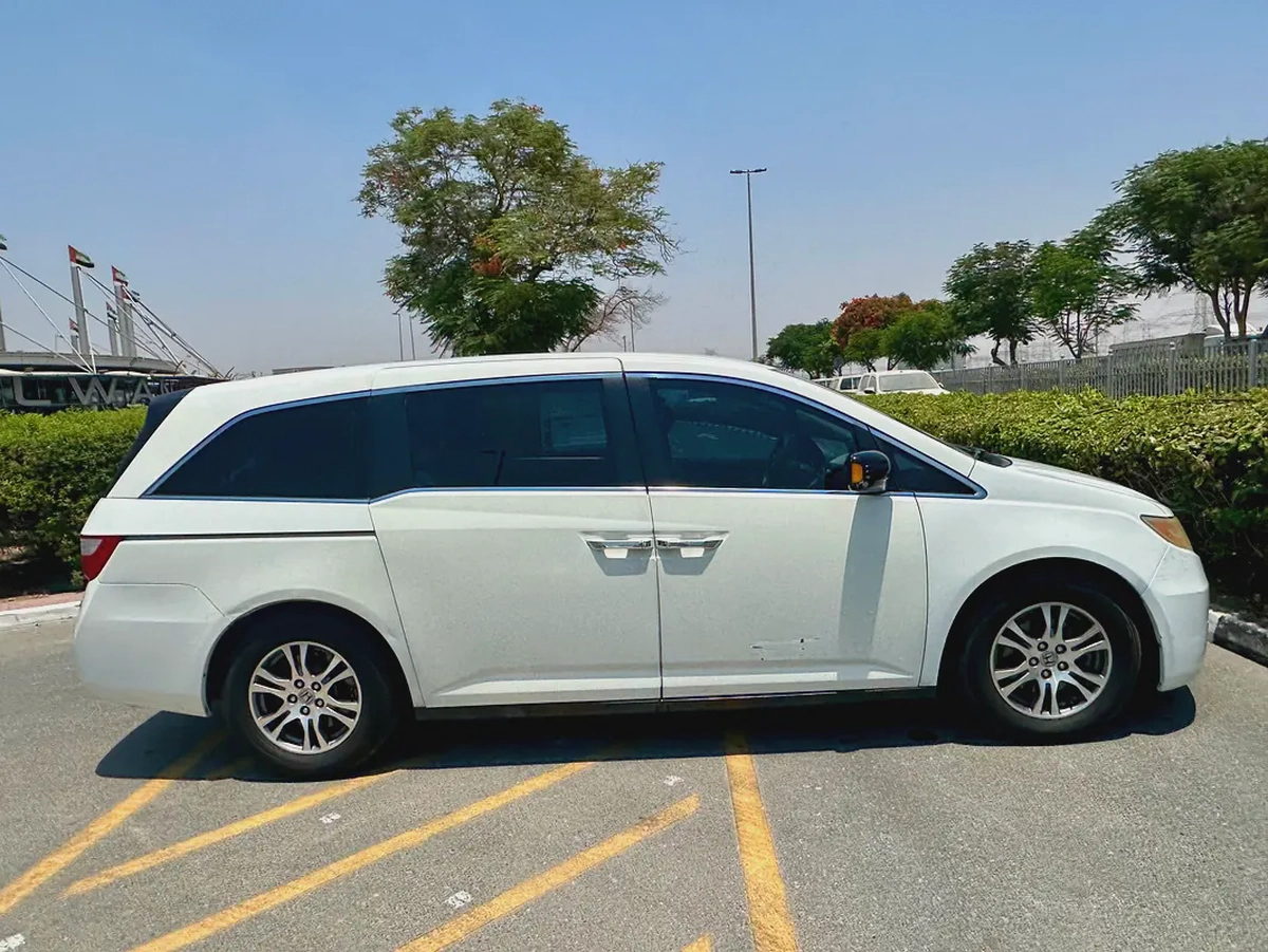 Honda Odyssey EX 2012 GCC Specs well maintained-6-6