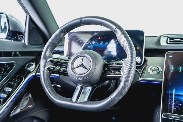 Mercedes Benz S500 L 4 Matic-Low Mileage-Full Options-Premium Metallic Exclusive Paint