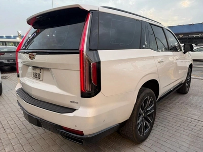 Cadillac Escalade Luxury 6.2L Luxury600 GCC.-16