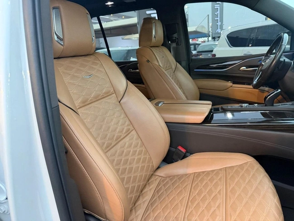 Cadillac Escalade Luxury 6.2L Luxury600 GCC.