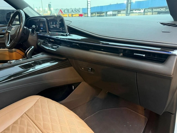 Cadillac Escalade Luxury 6.2L Luxury600 GCC.