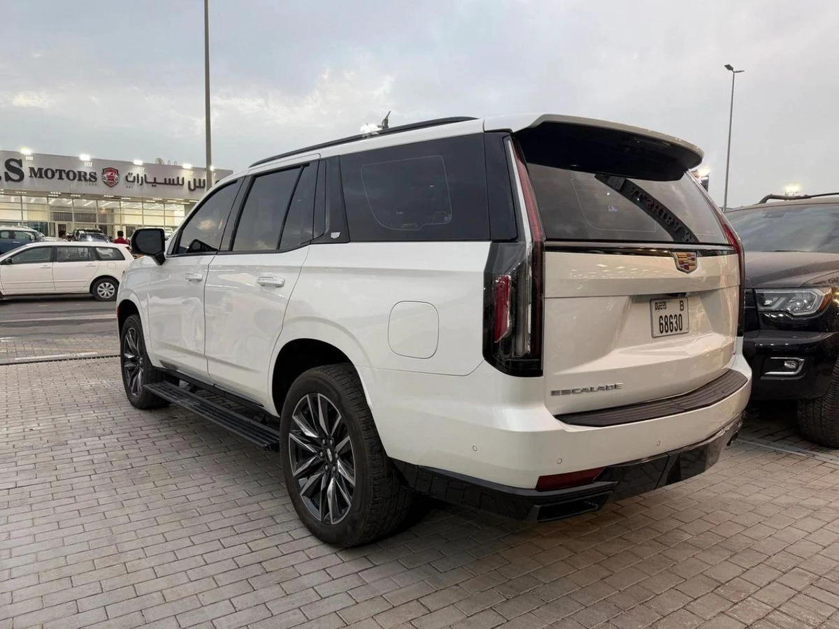Cadillac Escalade Luxury 6.2L Luxury600 GCC.