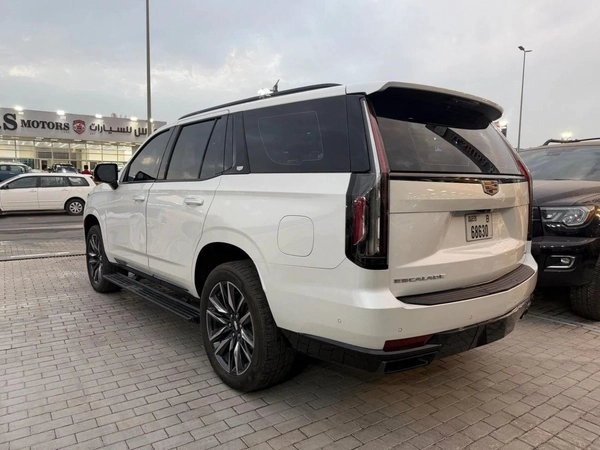 Cadillac Escalade Luxury 6.2L Luxury600 GCC.