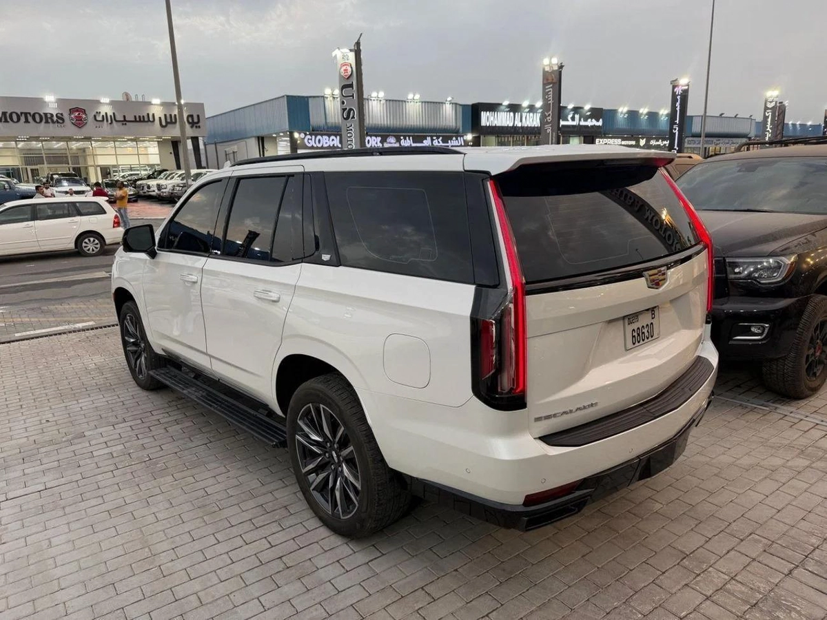 Cadillac Escalade Luxury 6.2L Luxury600 GCC.