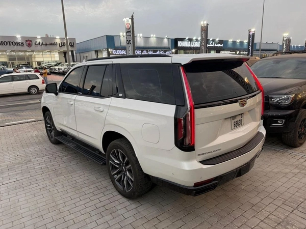 Cadillac Escalade Luxury 6.2L Luxury600 GCC.