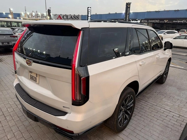 Cadillac Escalade Luxury 6.2L Luxury600 GCC.