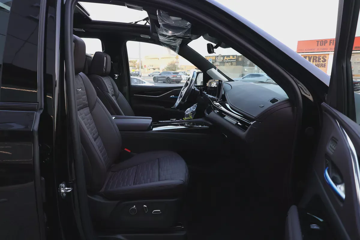 CADILLAC ESCALADE 600 SPORT PLATINUM-0KM-2024-GCC SPECS-UNDER WARRANTY  SERVICE-BRAND NEW-16-16