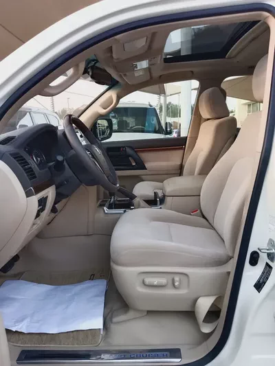 Toyota Land Cruiser GXR 2018 | GCC Specs | Pristine Condition-6