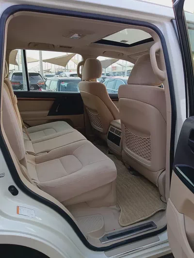 Toyota Land Cruiser GXR 2018 | GCC Specs | Pristine Condition-7