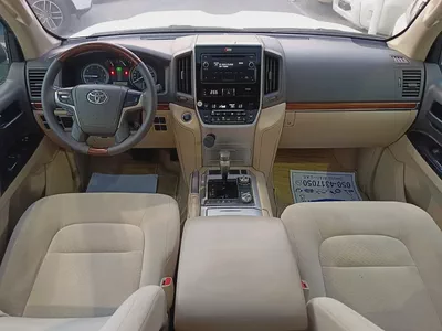 Toyota Land Cruiser GXR 2018 | GCC Specs | Pristine Condition-8