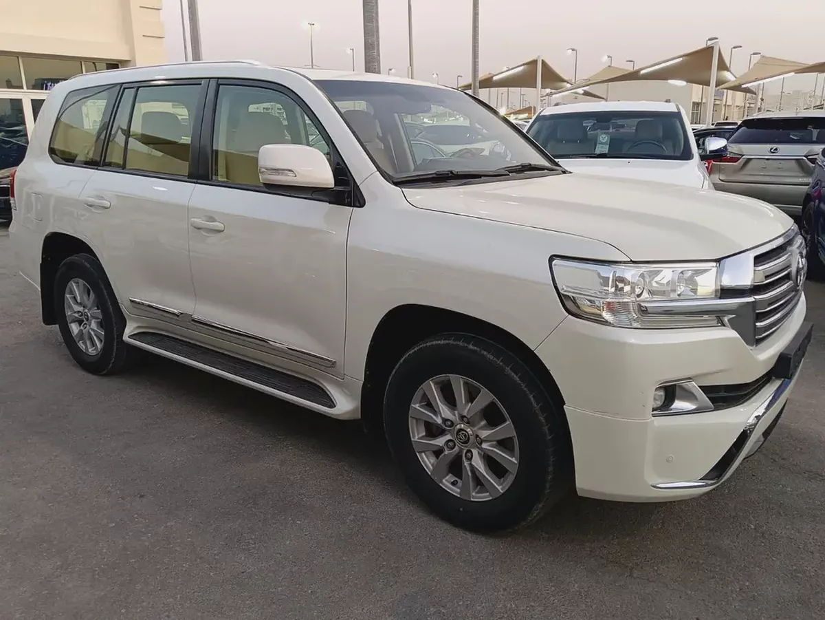 Toyota Land Cruiser GXR 2018 | GCC Specs | Pristine Condition
