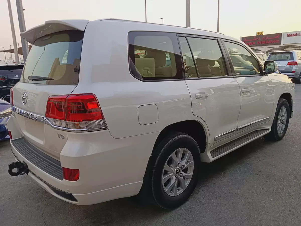 Toyota Land Cruiser GXR 2018 | GCC Specs | Pristine Condition-2-2