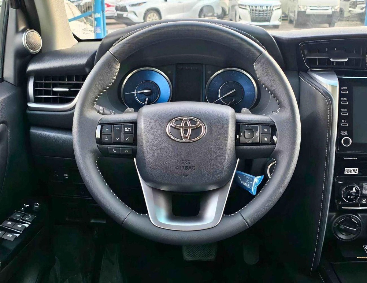 Toyota Fortuner GXR SR5 ADVENTURE / 4.0L V6 PETROL / CLIMATE WITH LEATHER SEATS /DIFFLOCK/ AUTO A/C (CODE # F6HA)-13-0