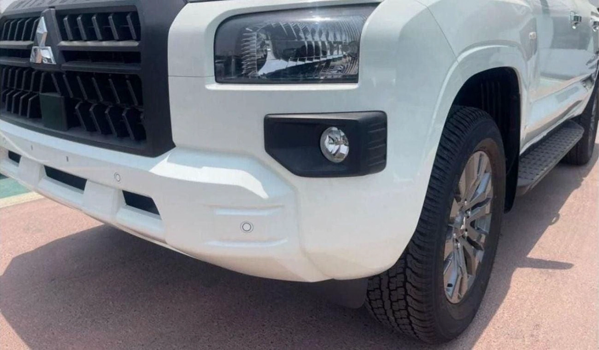Mitsubishi L200 Mitsubishi L200  GLX AT DIESEL FULL OPTION 2026-6-6