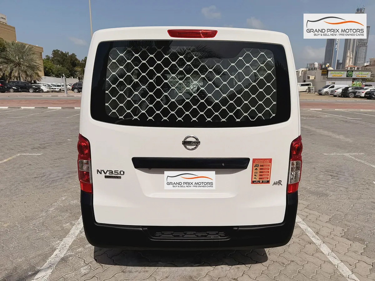 Nissan Urvan NV350 3 Seater AUTOMATIC 2022 Model GCC Specs With Service History In Perfect Condition-7-7