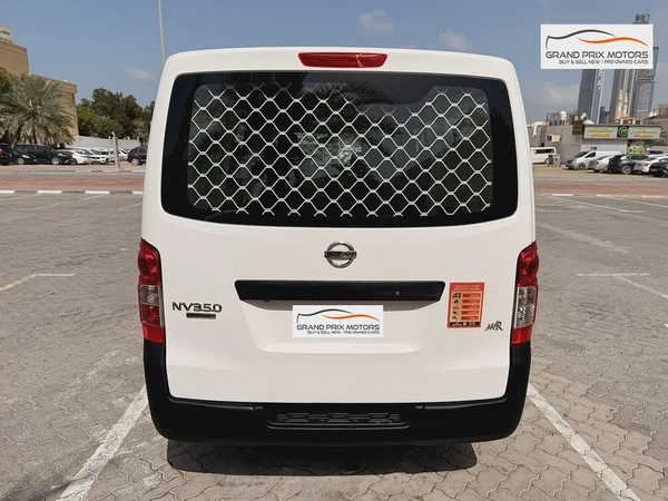 Nissan Urvan NV350 3 Seater AUTOMATIC 2022 Model GCC Specs With Service History In Perfect Condition