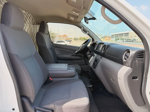 Nissan Urvan NV350 3 Seater AUTOMATIC 2022 Model GCC Specs With Service History In Perfect Condition