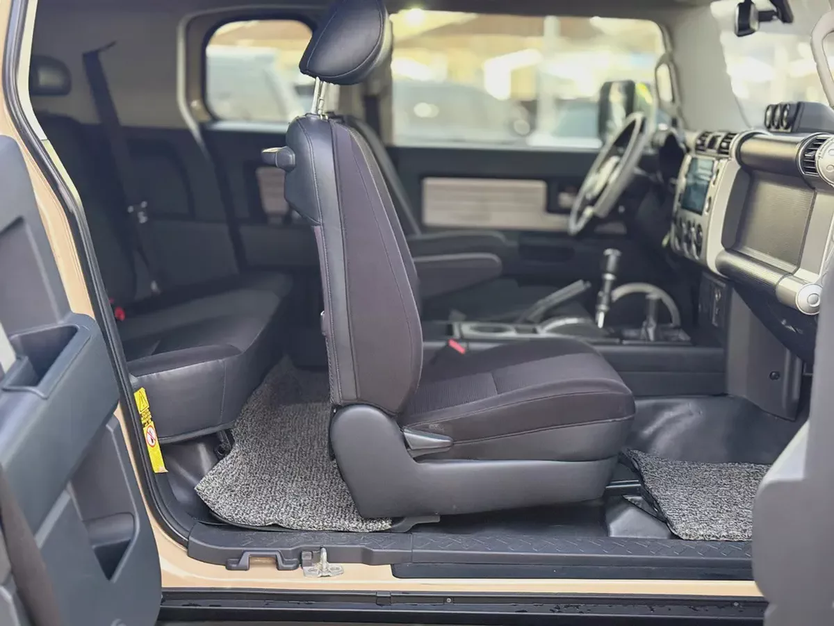 Toyota FJ Cruiser GكVXR 2014 GCC Specs - Pristine Condition-10-10