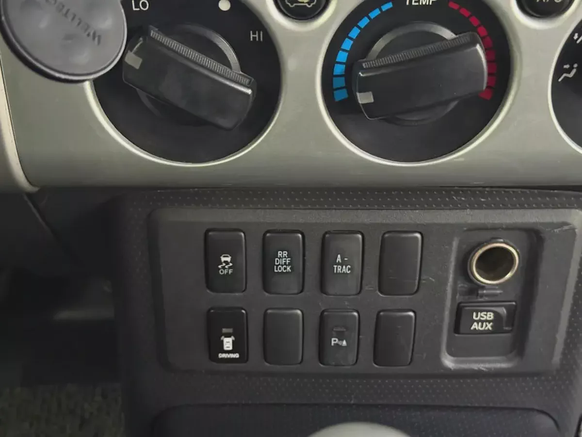 Toyota FJ Cruiser GكVXR 2014 GCC Specs - Pristine Condition-17-17