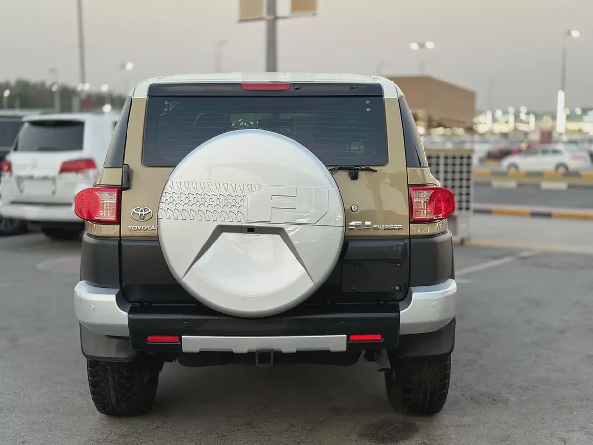 Toyota FJ Cruiser GكVXR 2014 GCC Specs - Pristine Condition-3-3