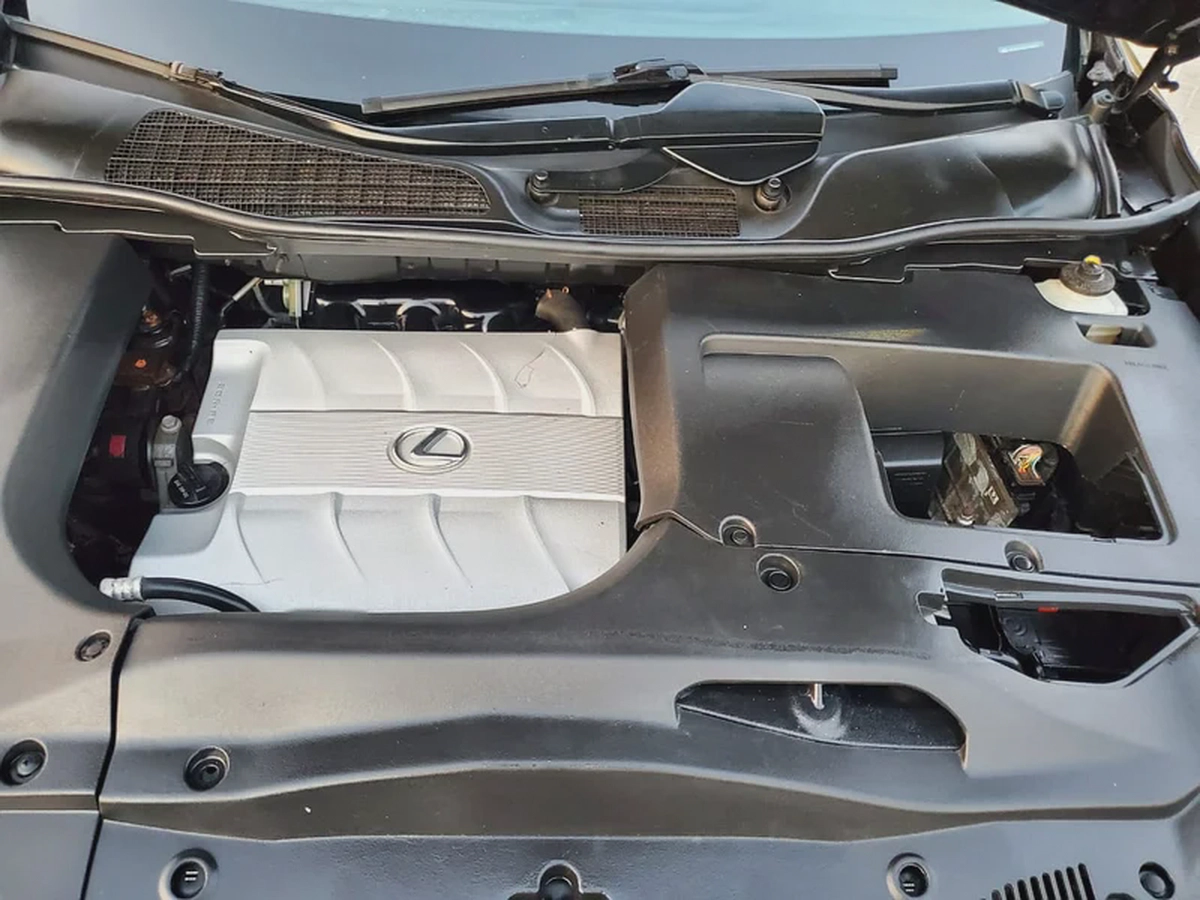 LEXUS RX350 2012 IN EXCELLENT CONDITION LOW MILEAGE-8-8