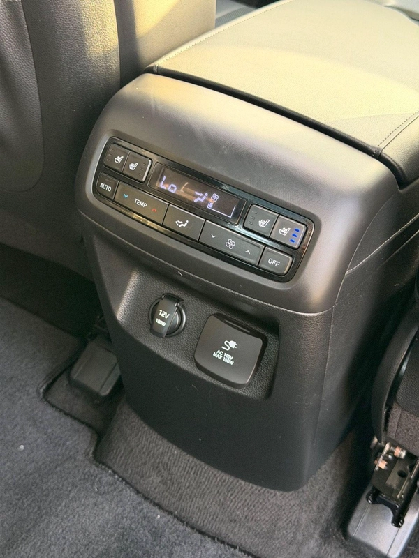 Hyundai Palisade Calligraphy 3.8L / panoramic, 360 camera // head up display full option