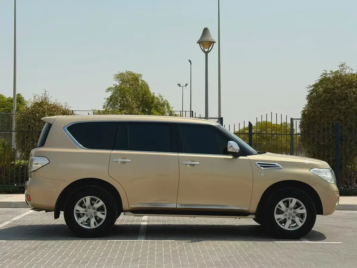 2013-Nissan Patrol SE-5.6L-V8-Excellent Condition-4-4