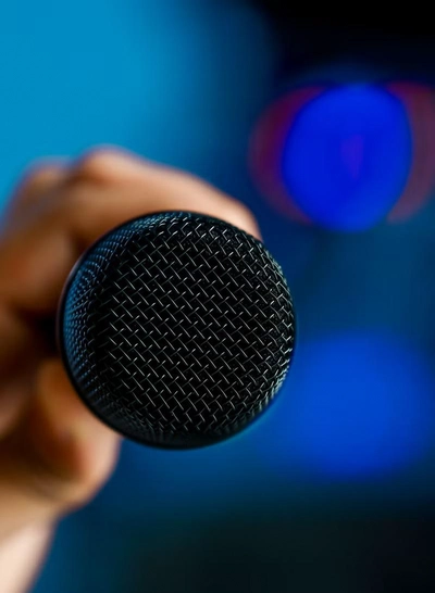 Geepas UHF Wireless Microphone- GMP15014| High-Quality Sound and Low Noise, Improves Mobility and Flexibility| Select up to 30 Unique Frequencies, Effective Range 100 ft. , Perfect for Live Performers-3