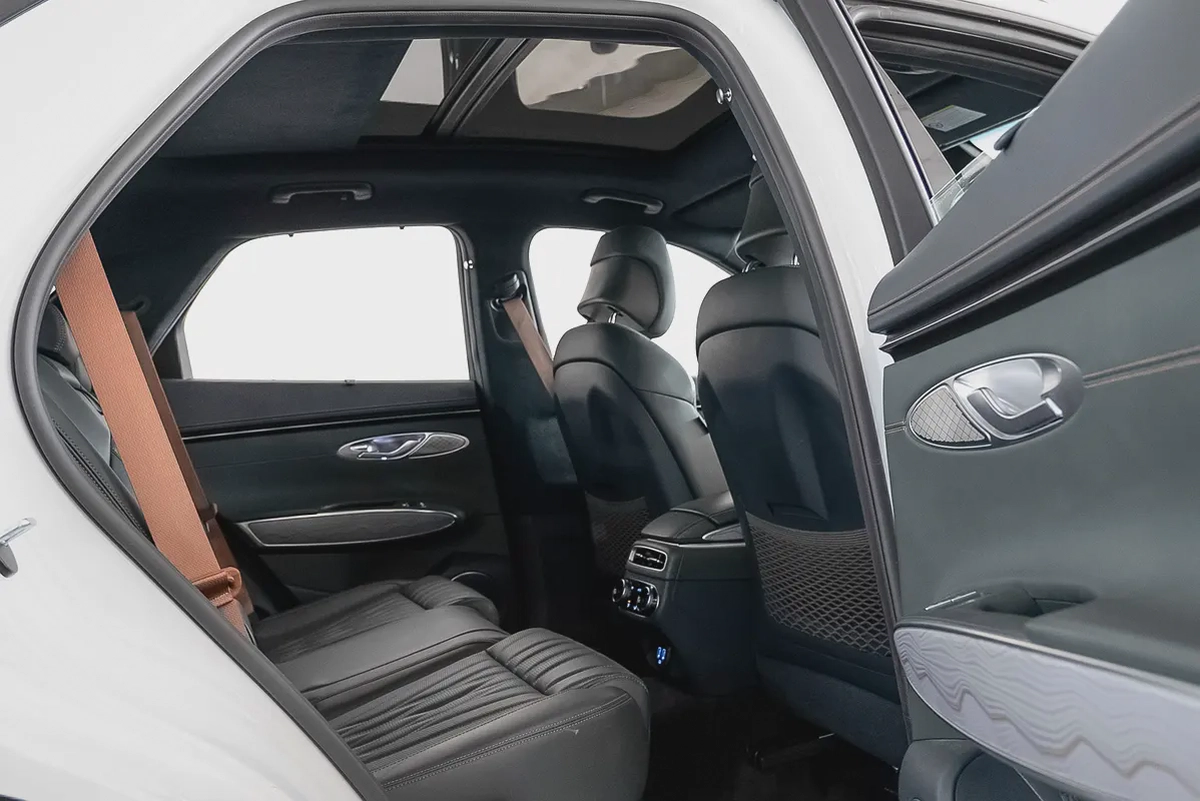 3,754 / 60 months | 0% DP | 2024 Genesis GV70 AWD 2.5L Premium / Genesis Warranty  Service Contract-13-13