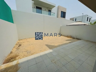 Spacious, Luxury 3 Bedroom Townhouse with Close Kitchen Available For Rent -17