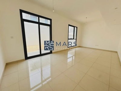 Spacious, Luxury 3 Bedroom Townhouse with Close Kitchen Available For Rent -19