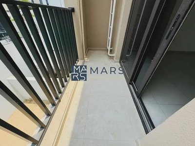 Spacious, Luxury 3 Bedroom Townhouse with Close Kitchen Available For Rent -1
