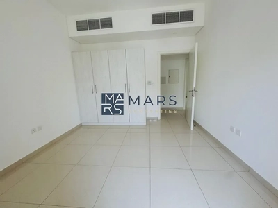 Spacious, Luxury 3 Bedroom Townhouse with Close Kitchen Available For Rent -3