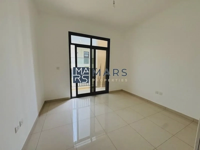 Spacious, Luxury 3 Bedroom Townhouse with Close Kitchen Available For Rent -4