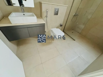 Spacious, Luxury 3 Bedroom Townhouse with Close Kitchen Available For Rent -6