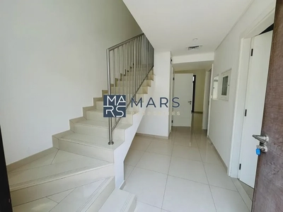 Spacious, Luxury 3 Bedroom Townhouse with Close Kitchen Available For Rent -8