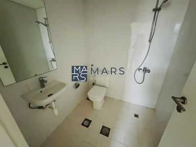Spacious, Luxury 3 Bedroom Townhouse with Close Kitchen Available For Rent -9